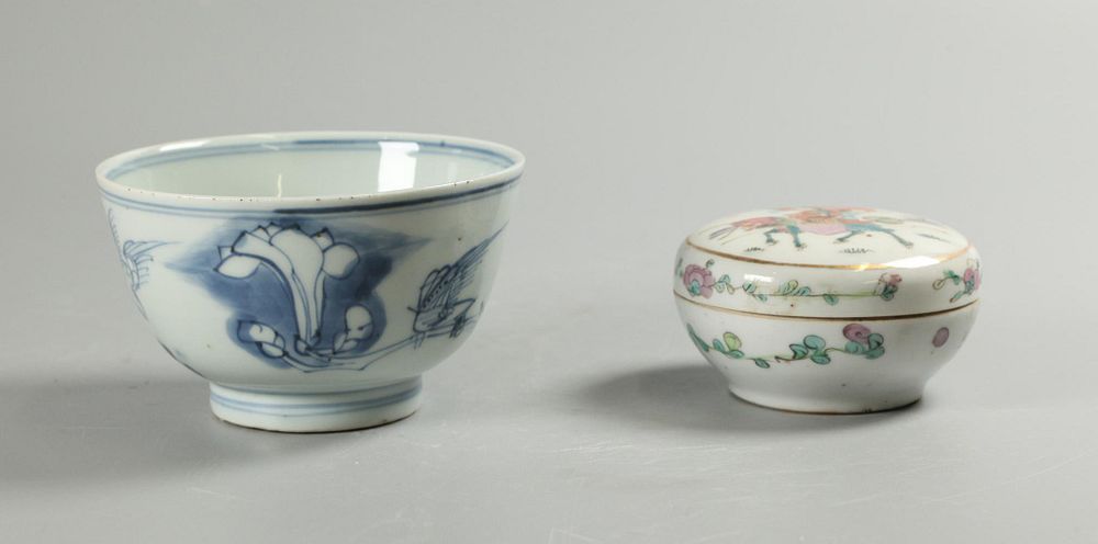 Appraisal: Chinese porcelain wares possibly th c a blue and white