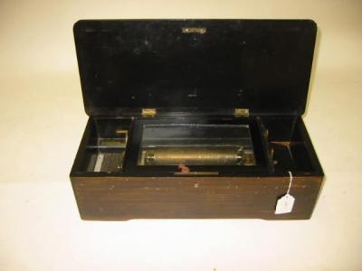 Appraisal: A SWISS MUSICAL BOX c with lever wind comb and