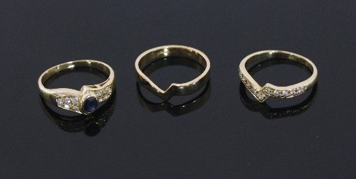 Appraisal: A set of three rings to be worn together comprising