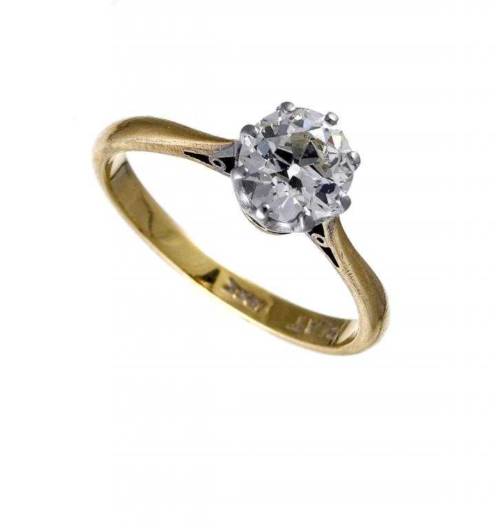 Appraisal: A DIAMOND SOLITAIRE RING with a round brilliant cut diamond