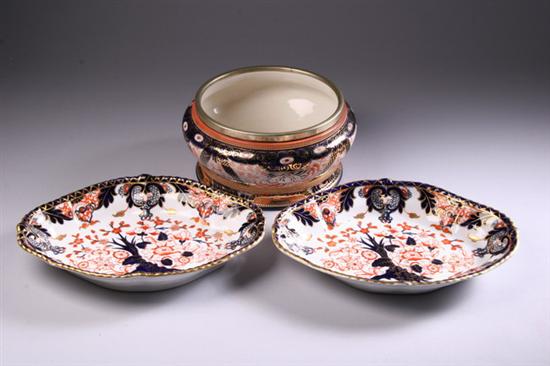 Appraisal: THREE ENGLISH IMARI -DECORATED PORCELAIN SERVING PIECES Pair Royal Crown