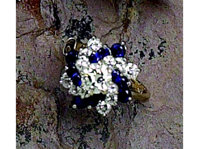 Appraisal: DIAMOND AND SAPPHIRE RING k white gold ring with stones