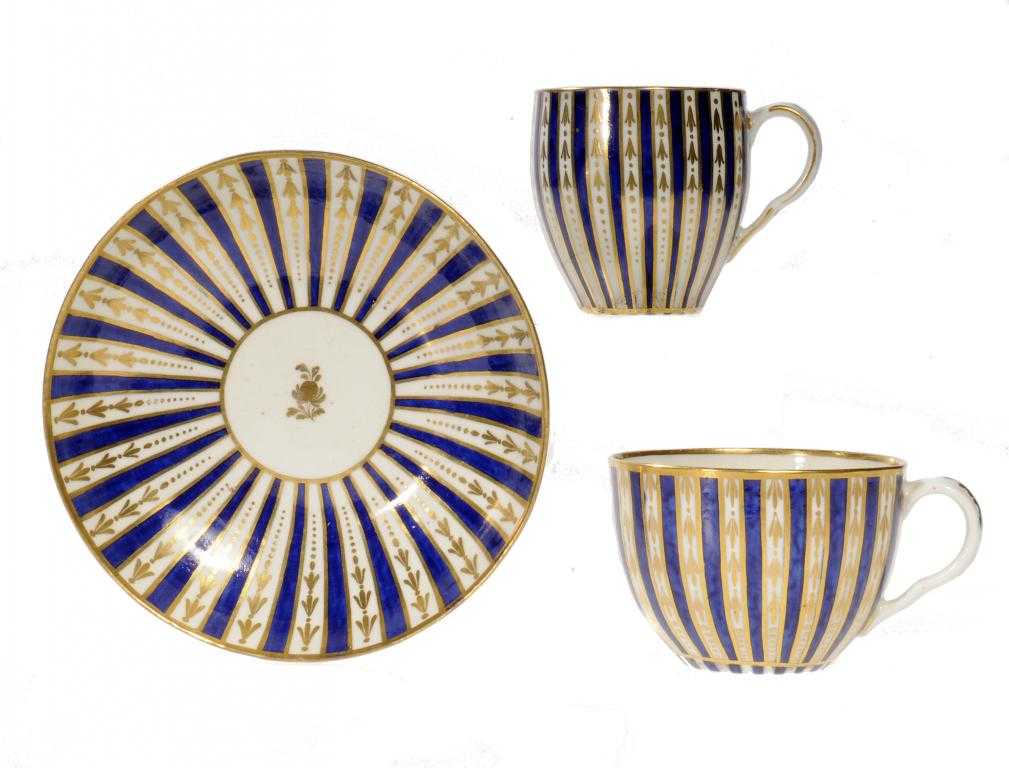 Appraisal: A WORCESTER TEACUP AND SAUCER AND A MATCHING WORCESTER COFFEE