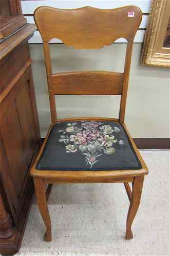 Appraisal: A SET OF SIX OAK DINING CHAIRS American c the