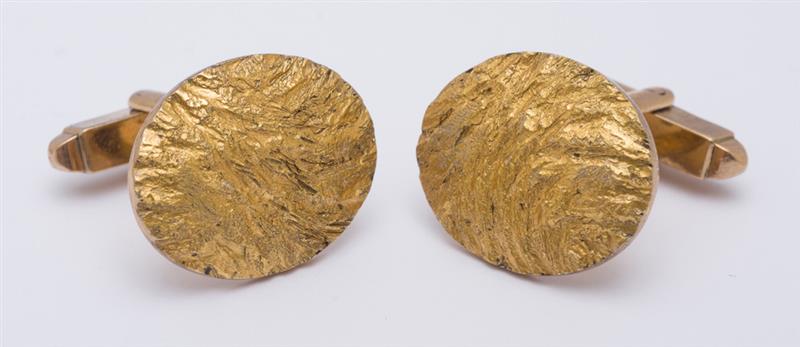 Appraisal: PAIR OF K YELLOW GOLD CUFFLINKS With hallmarks stamped '