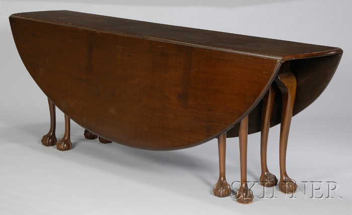 Appraisal: Chippendale Carved Mahogany Drop-leaf Hunt Table th century ht lg