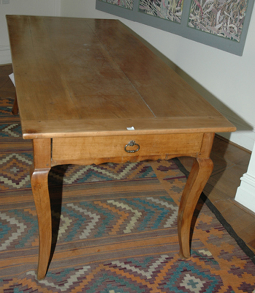 Appraisal: AN EARLY TH CENTURY FRENCH PROVINCIAL CHERRY WOOD DINING TABLE