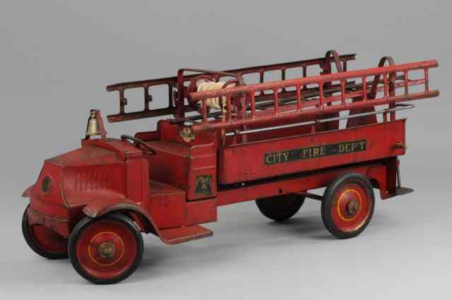 Appraisal: STEELCRAFT MACK LADDER TRUCK C pressed steel painted in red