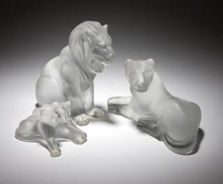 Appraisal: A group of three Lalique art glass lion figures Second