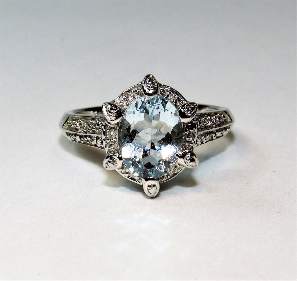 Appraisal: ESTATE K GOLD LADY'S AQUAMARINE DIAMOND RING China th CenturyCentral