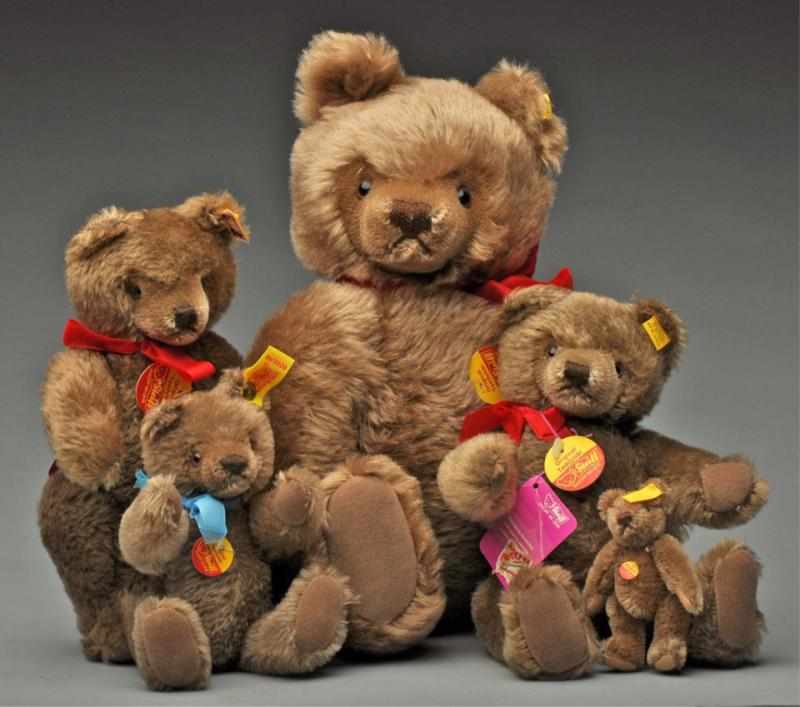 Appraisal: Lot of Original Steiff Teddy Bears Description Circa s All