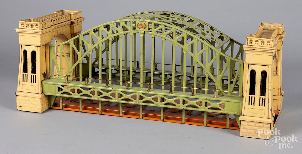 Appraisal: Lionel Hellgate bridge Lionel Hellgate bridge standard gauge l Condition