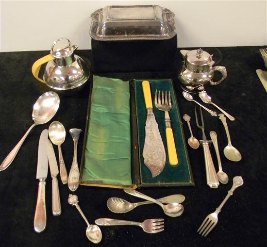 Appraisal: Victorian boxed fish service silverplate covered vegetable '' h x