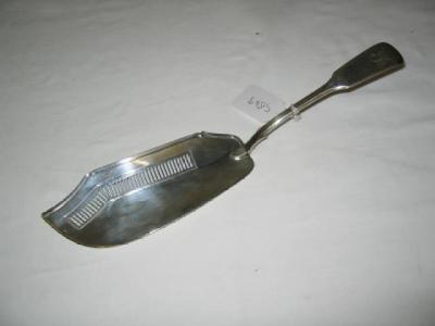 Appraisal: A GEORGE III FISH SLICE in Fiddle pattern the blade