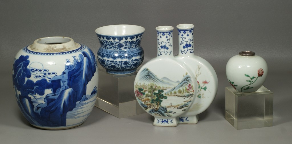 Appraisal: pcs of Chinese Porcelain to include blue and white ginger