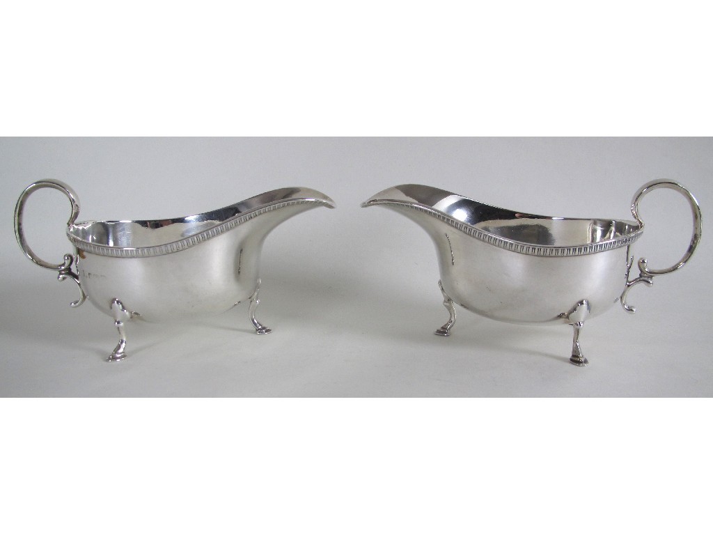 Appraisal: A pair of silver sauceboats with gadroon rims double C