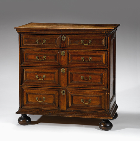 Appraisal: English oak chest of drawers early th century The rectangular