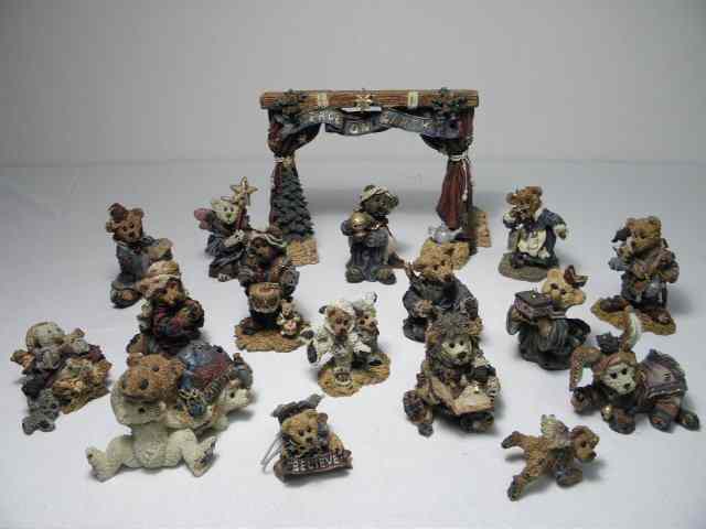 Appraisal: Boyds Bears and Friends complete -piece nativity set from the