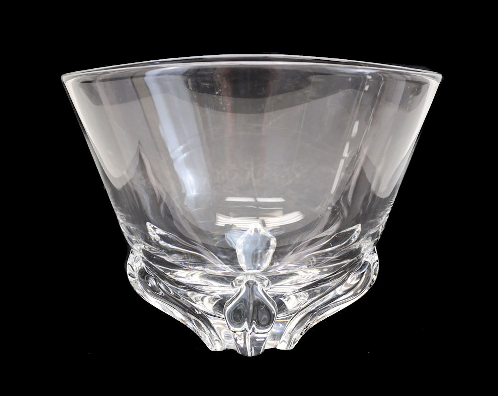 Appraisal: Steuben Art Glass Centerpiece Bowl An elegant art glass footed