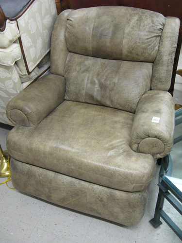 Appraisal: A CONTEMPORARY LEATHER RECLINER American mfg having aged cowhide leather