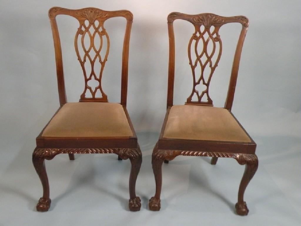 Appraisal: A set of four mahogany dining chairs each with a