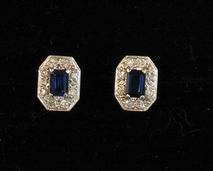 Appraisal: AN ART DECO SAPPHIRE RING the central step-cut sapphire probably