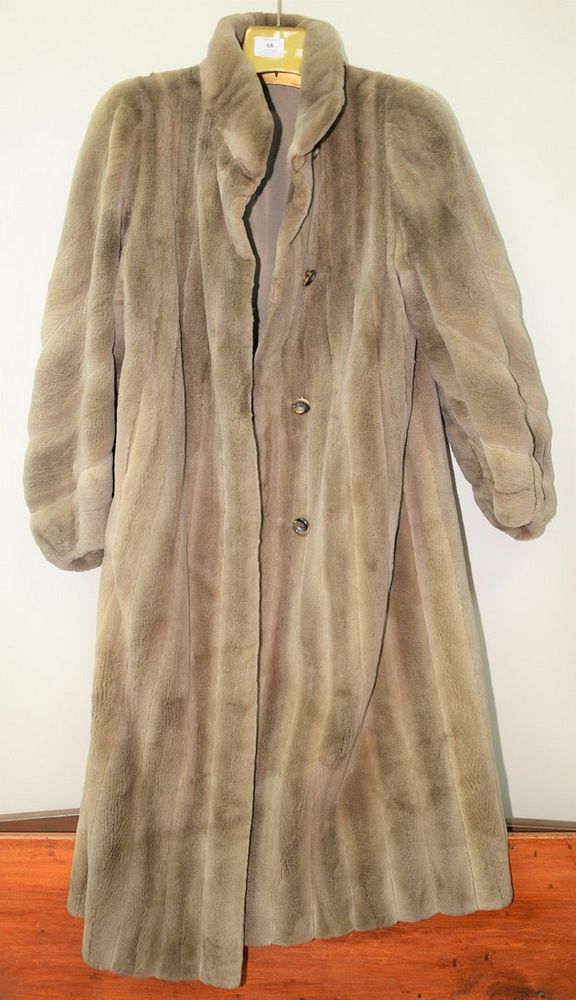 Appraisal: Tan reversible sheared mink coat Tan reversible sheared mink coat