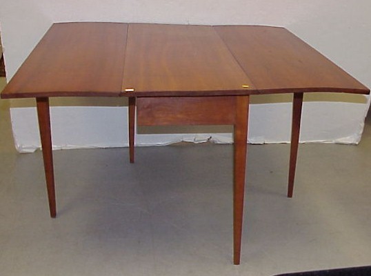 Appraisal: Drop leaf dining table early th C cherry oblong top