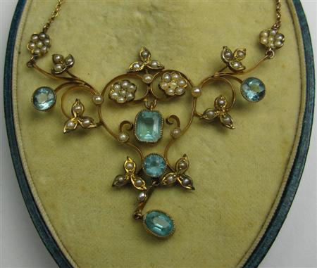 Appraisal: An Edwardian gold mounted aquamarine and seed pearl set necklace