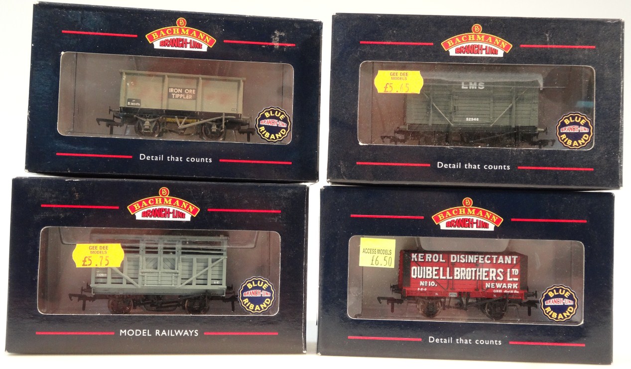 Appraisal: Various Bachmann OO-gauge railway rolling stock comprising LMS tonne planked