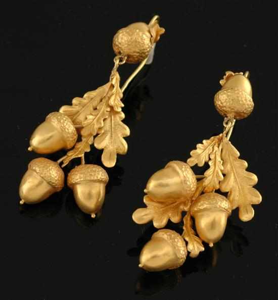 Appraisal: A pair of Antique style earrings The finely detailed oak