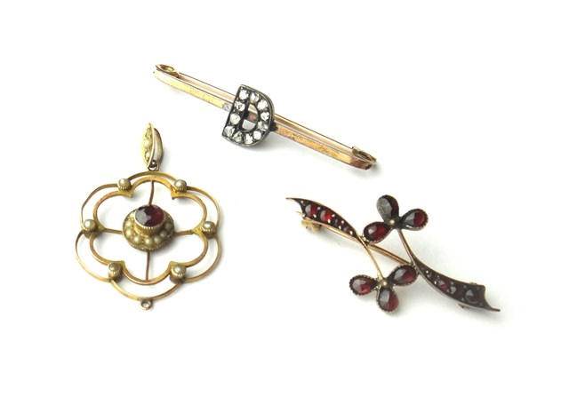 Appraisal: A gold and rose diamond set bar brooch with an