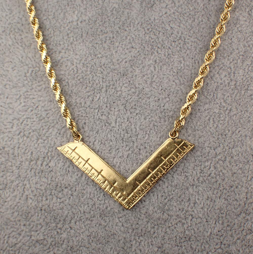 Appraisal: MASONIC FOURTEEN KARAT YELLOW GOLD NECKLACE The Hawaiian Lodge F