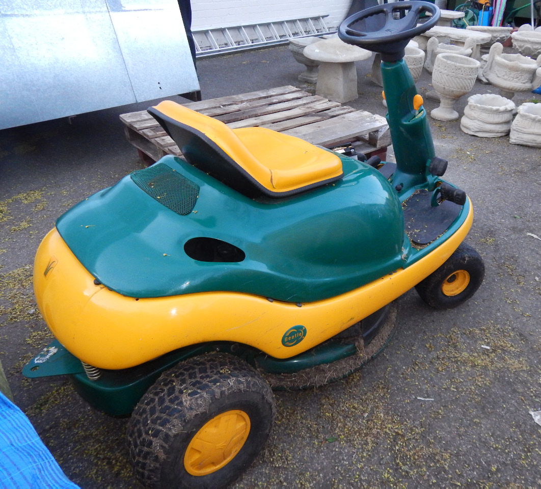 Appraisal: A MTD Yardman Beetle ride-on lawnmower