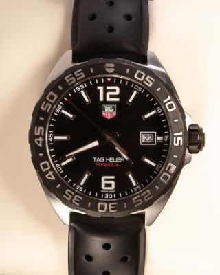 Appraisal: A gentleman's Tag Heuer Formula wristwatch the black dial with