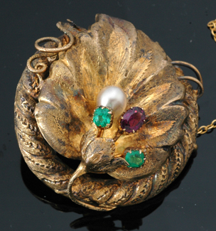 Appraisal: An Antique gold vine leaf brooch Circa The ct gold