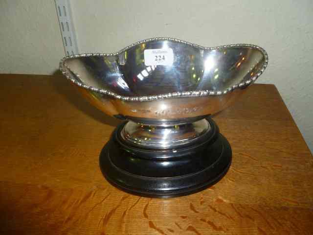 Appraisal: AN OPEN SILVER BOWL of oval form on pedestal foot