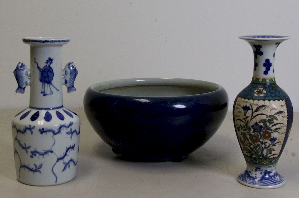 Appraisal: Chinese Porcelain Grouping Of Vases And A Bowl Vase with