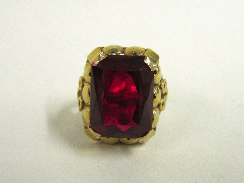 Appraisal: Yellow metal dress ring set with cushion cut synthetic ruby