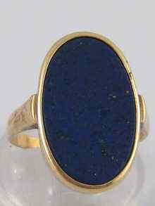 Appraisal: A yellow metal tests carat gold lapis lazuli ring the