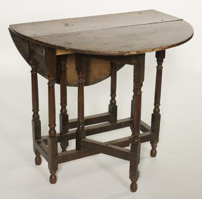 Appraisal: th CENTURY SMALL OAK GATELEG TABLE the oval top above