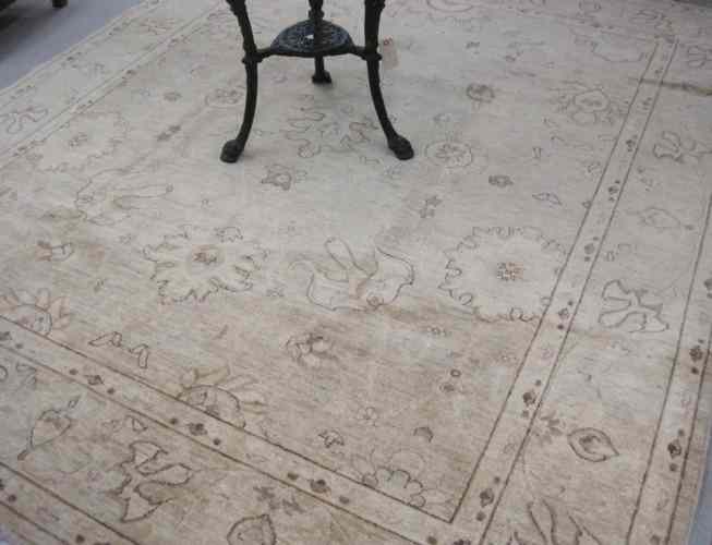 Appraisal: HAND KNOTTED ORIENTAL CARPET West Anatolian Oushak design ' ''