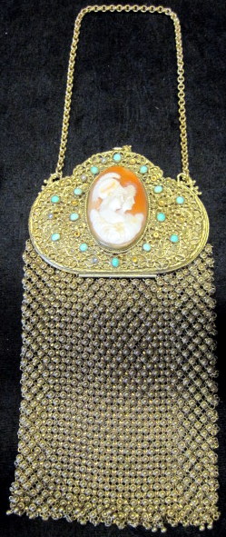 Appraisal: Lady's gold tone cameo purseSet with shell cameo displaying Classical