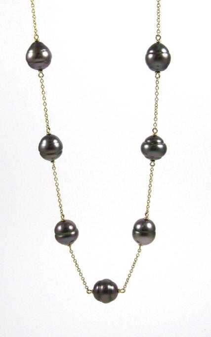 Appraisal: BLACK PEARL AND FOURTEEN KARAT GOLD NECKLACE The k yellow