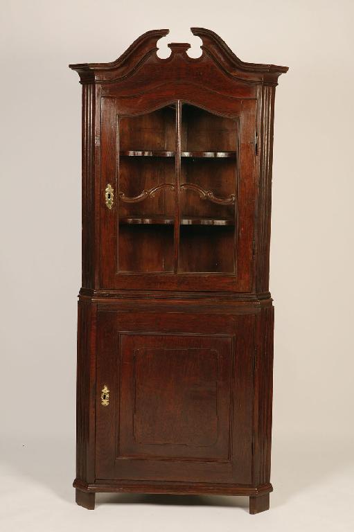 Appraisal: A DUTCH OAK FREESTANDING CORNER CUPBOARD the upper section with