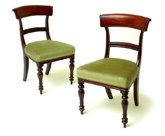 Appraisal: A SET OF SIX EARLY VICTORIAN CEDAR DINING CHAIRS Each