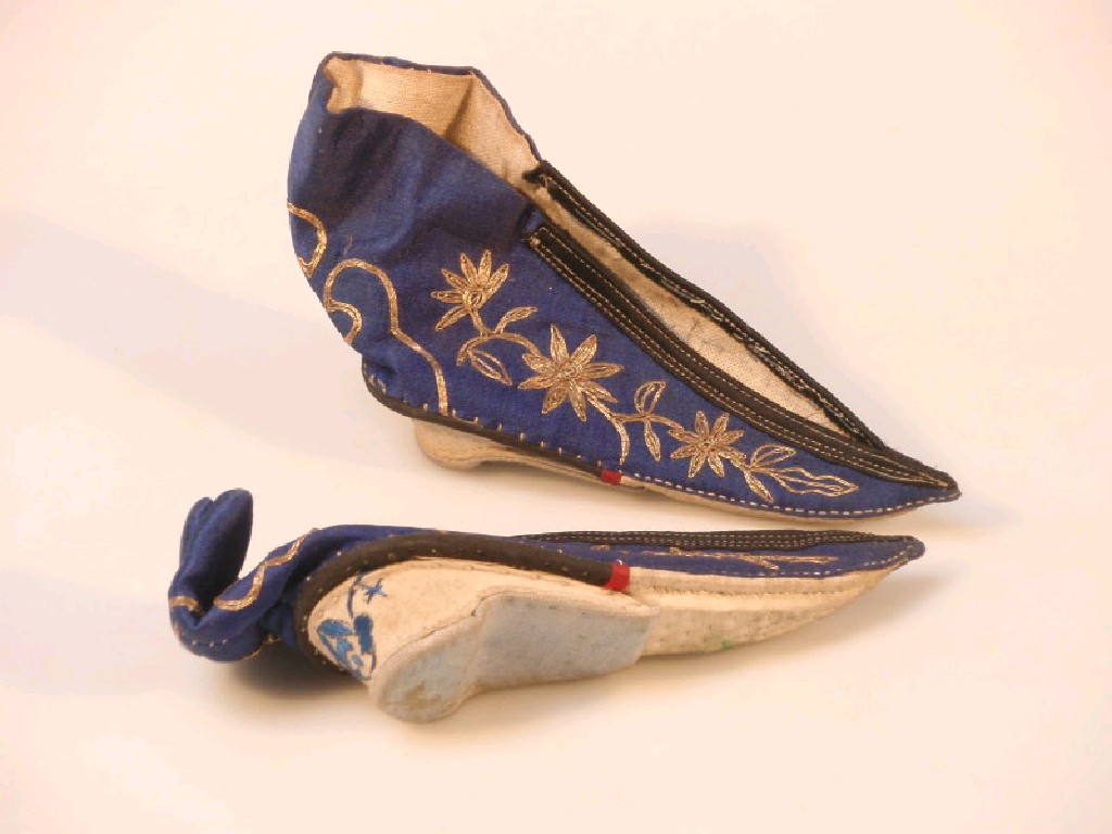 Appraisal: A pair of Chinese silk shoes with gilt flowerhead embroidery