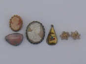 Appraisal: A mixed lot comprising a yellow metal tests carat gold