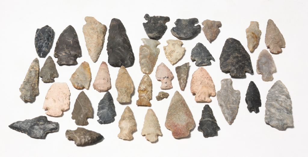 Appraisal: Approximately pieces Projectile points and stones Varying wear