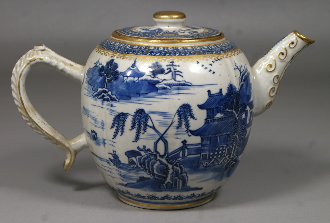 Appraisal: Chinese Export Porcelain Nanking pattern teapot clobbered with gold -